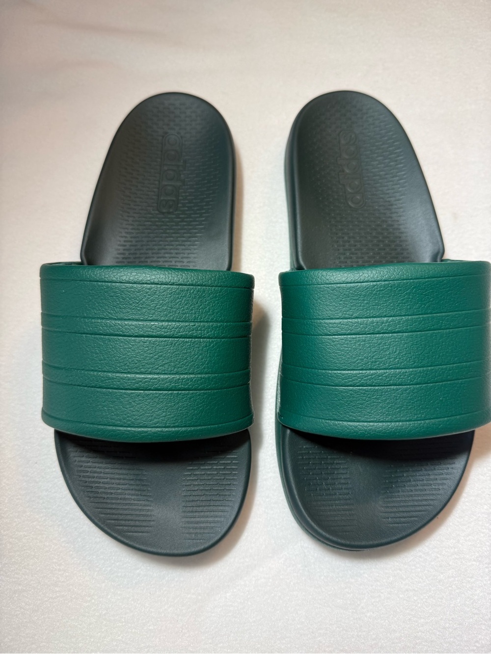 Adidas ADILETTE COMFORT 2.0 SLIDES. Unisex.
Men’s Size 6/ Women’s Size 7